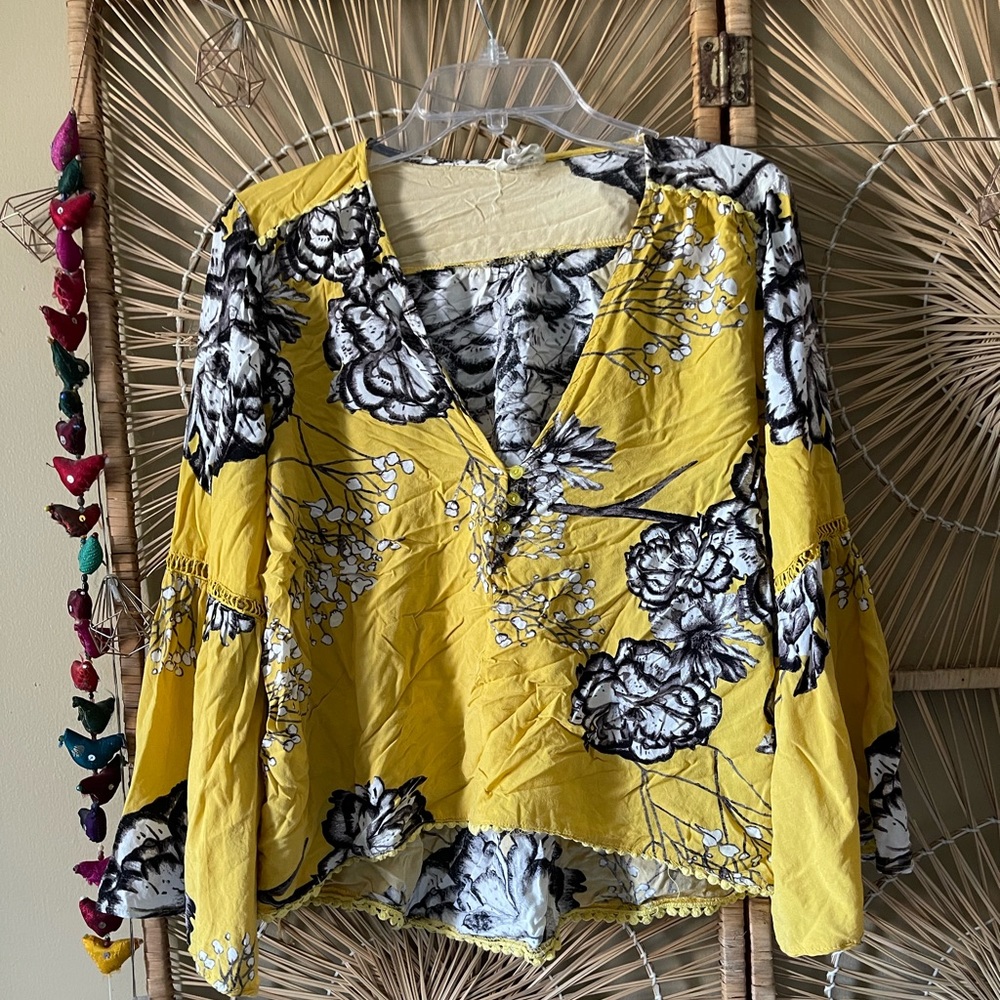 JAASE | bell sleeve top